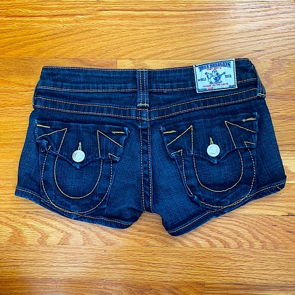 True Religion Josie Shorts Dark Wash - Picture 6 of 9